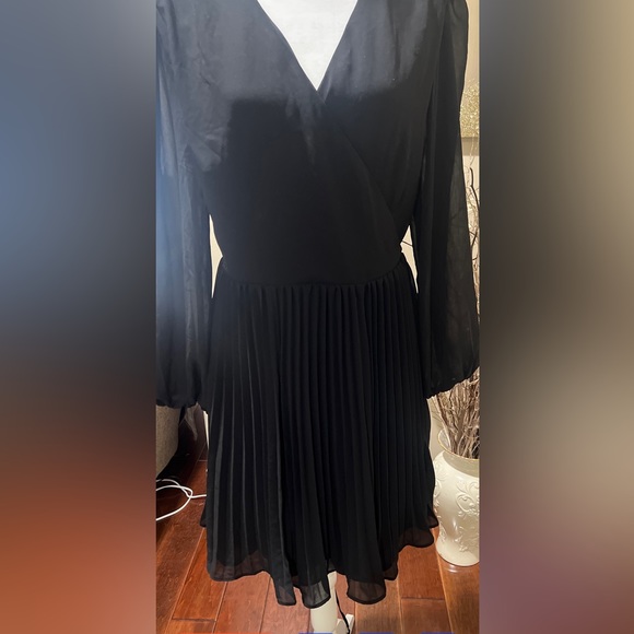 Haute Curve Long Sleeve Semi Sheer Pleated Wrap Dress Black Plus 1X NEW - Picture 8 of 9
